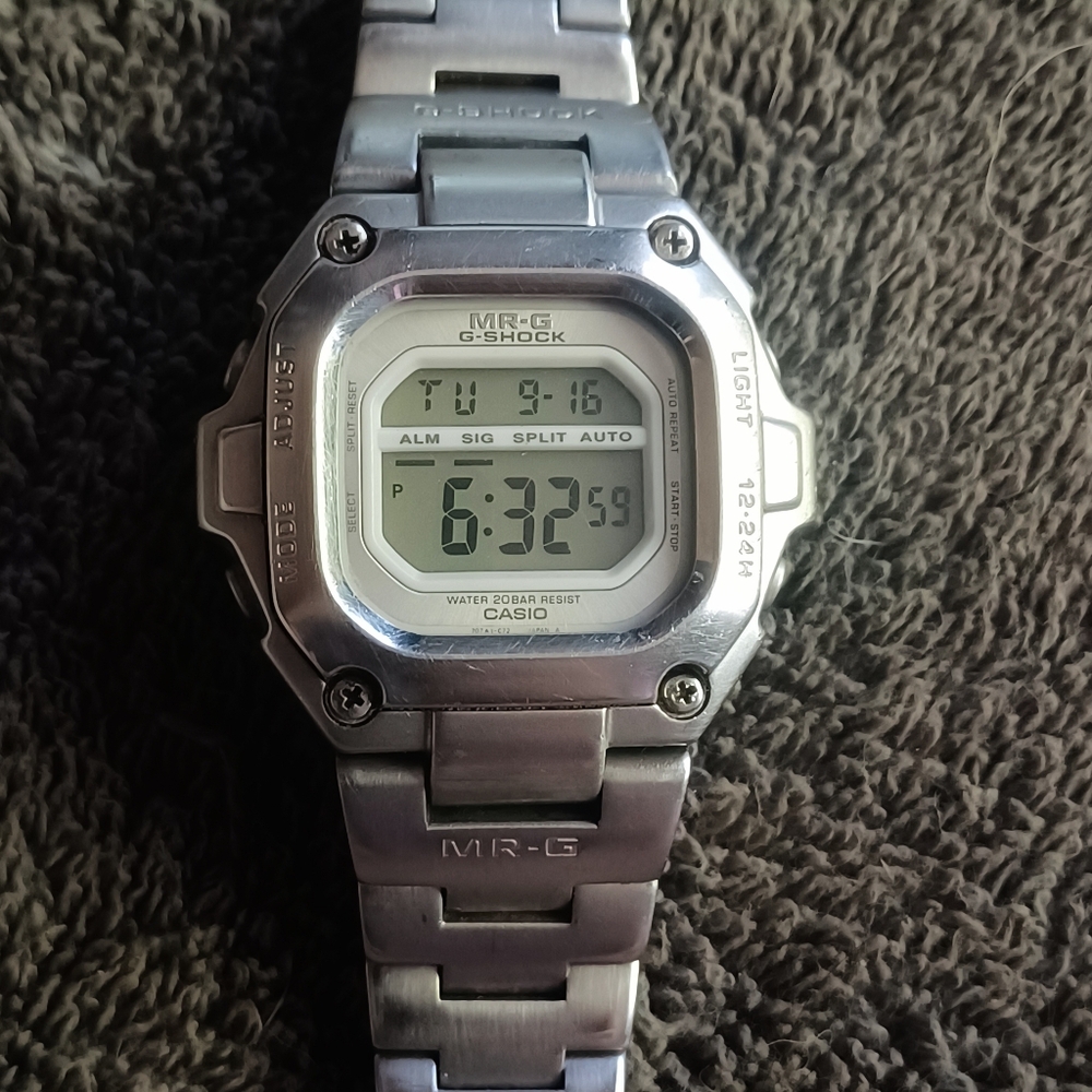 MRG 110 CASIO G-SHOCK ( FULL METAL )